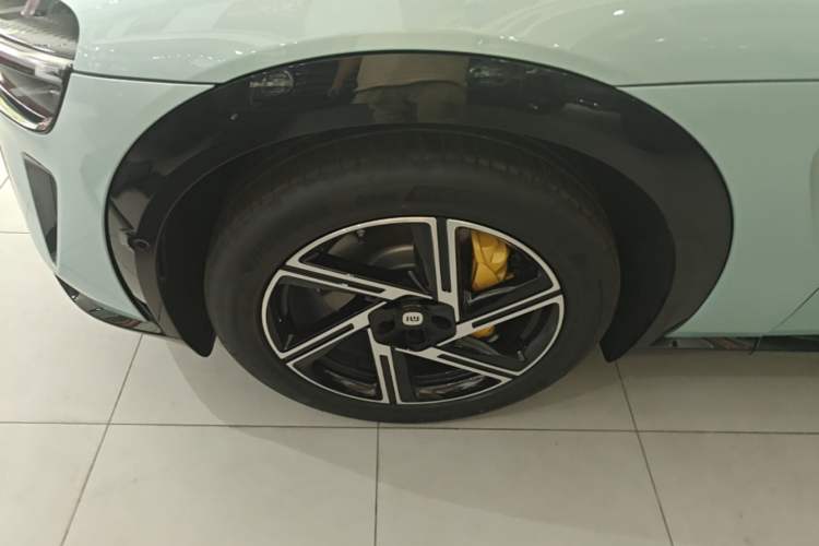 Used Xiaomi Auto YU7 2025 Ultra-Long Range Rear-Wheel Drive Version Left Front Wheel Hub
