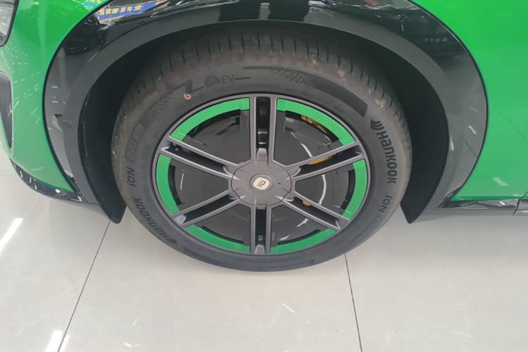 Used Xiaomi Auto YU7 2025 Ultra-Long Range High-Performance All-Wheel-Drive Max Edition Left Front Wheel Hub