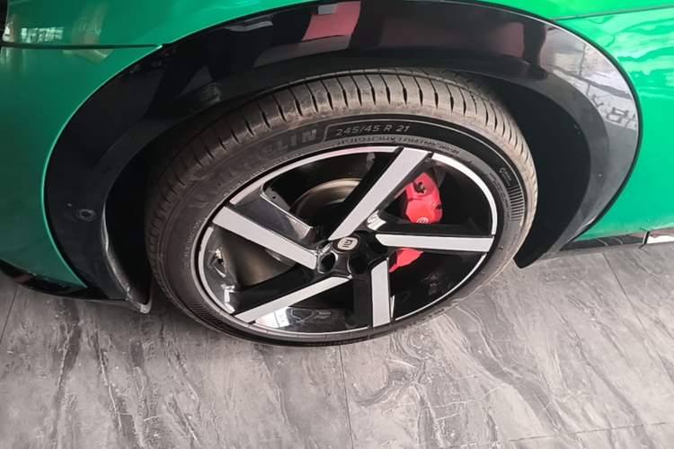 Used Xiaomi Auto YU7 2025 Ultra-Long Range High-Performance All-Wheel-Drive Max Edition Left Front Wheel Hub