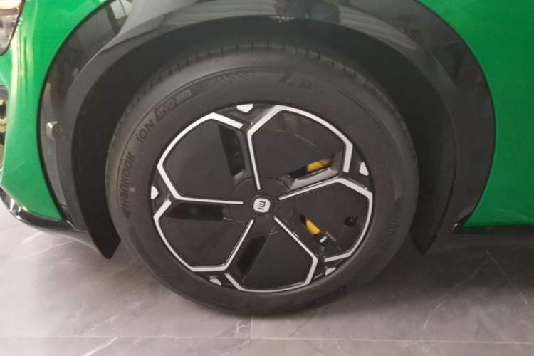 Used Xiaomi Auto YU7 2025 Ultra-Long Range High-Performance All-Wheel-Drive Max Edition Left Front Wheel Hub