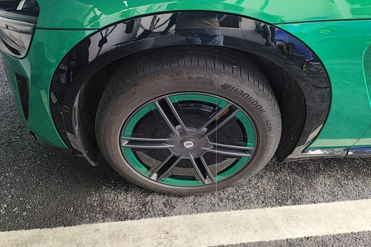 Used Xiaomi Auto YU7 2025 Ultra-Long Range Rear-Wheel Drive Version Left Front Wheel Hub