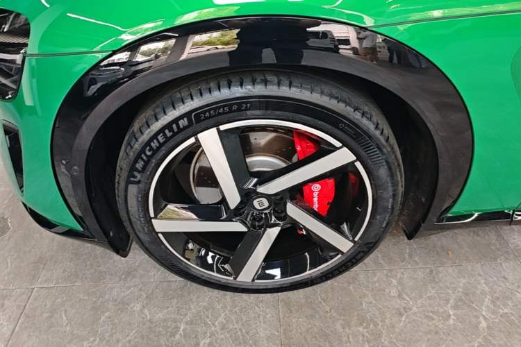 Used Xiaomi Auto YU7 2025 Ultra-Long Range High-Performance All-Wheel-Drive Max Edition Left Front Wheel Hub