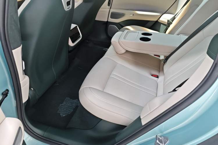 Used Xiaomi Auto YU7 2025 Ultra-Long Range High-Performance All-Wheel-Drive Max Edition Left Rear Seat