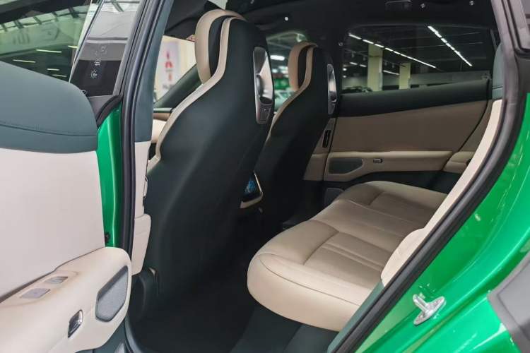 Used Xiaomi Auto YU7 2025 Ultra-Long Range High-Performance All-Wheel-Drive Max Edition Left Rear Seat