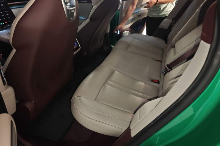 Used Xiaomi Auto YU7 2025 Ultra-Long Range High-Performance All-Wheel-Drive Max Edition Left Rear Seat