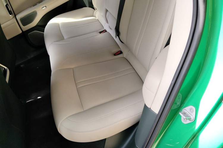 Used Xiaomi Auto YU7 2025 Ultra-Long Range High-Performance All-Wheel-Drive Max Edition Left Rear Seat
