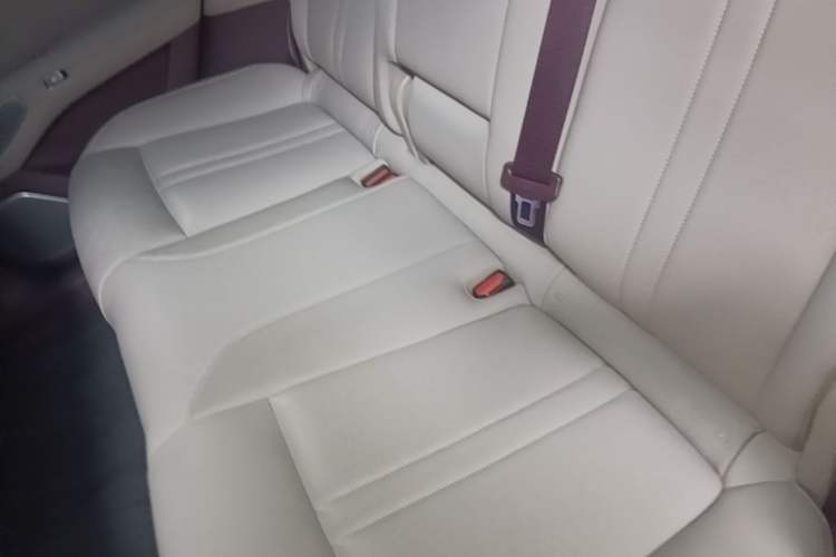 Used Xiaomi Auto YU7 2025 Ultra-Long Range High-Performance All-Wheel-Drive Max Edition Left Rear Seat