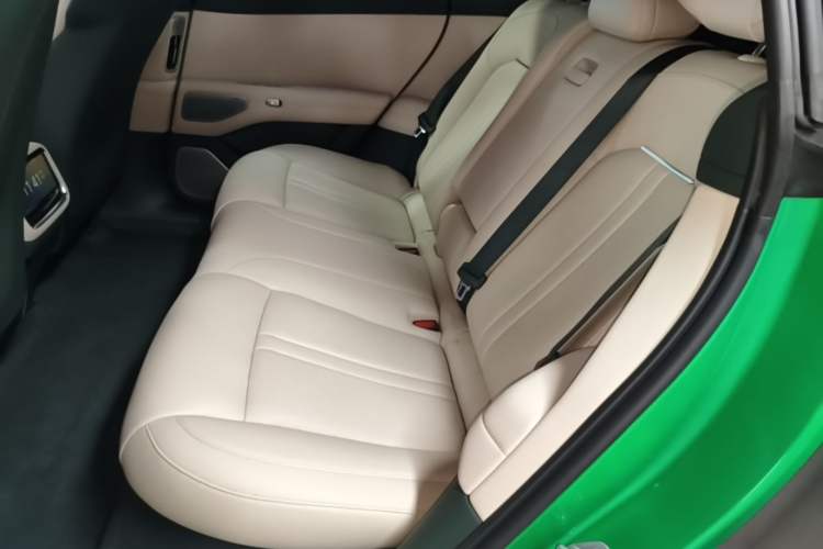 Used Xiaomi Auto YU7 2025 Ultra-Long Range High-Performance All-Wheel-Drive Max Edition Left Rear Seat