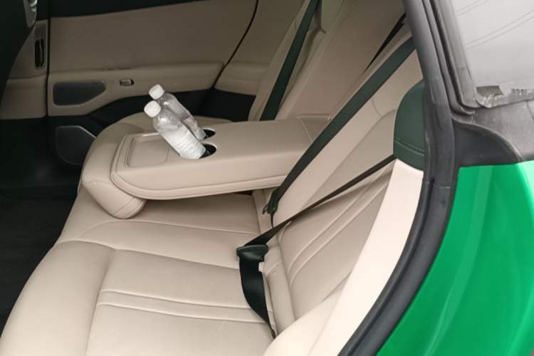Used Xiaomi Auto YU7 2025 Ultra-Long Range High-Performance All-Wheel-Drive Max Edition Left Rear Seat