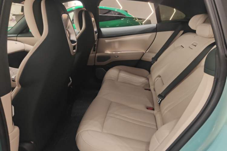 Used Xiaomi Auto YU7 2025 Ultra-Long Range High-Performance All-Wheel-Drive Max Edition Left Rear Seat