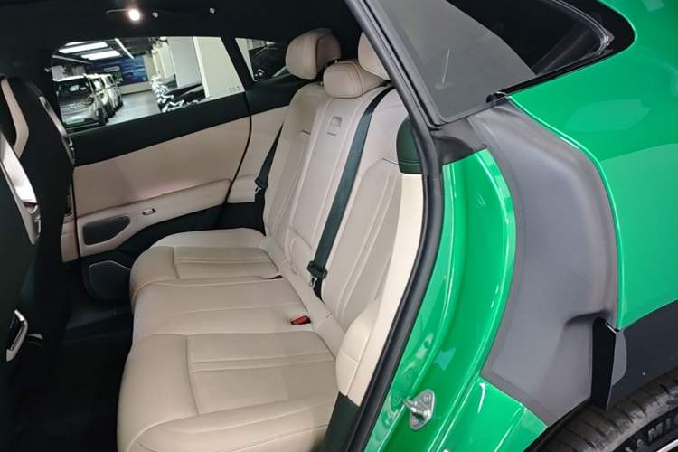 Used Xiaomi Auto YU7 2025 Ultra-Long Range High-Performance All-Wheel-Drive Max Edition Left Rear Seat