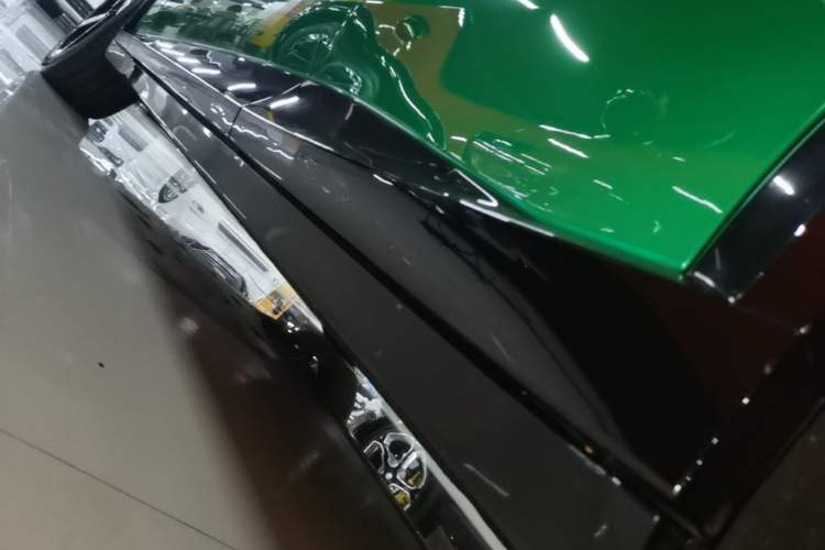 Used Xiaomi Auto YU7 2025 Ultra-Long Range High-Performance All-Wheel-Drive Max Edition Left Side Sill