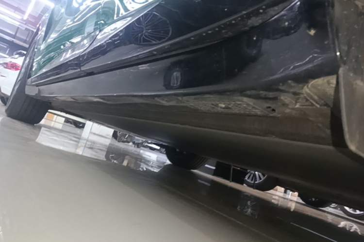 Used Xiaomi Auto YU7 2025 Ultra-Long Range All-Wheel Drive Pro Version Left Side Sill