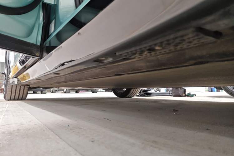 Used Xiaomi Auto YU7 2025 Ultra-Long Range High-Performance All-Wheel-Drive Max Edition Left Side Sill