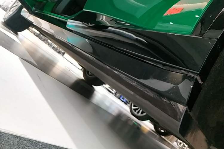 Used Xiaomi Auto YU7 2025 Ultra-Long Range Rear-Wheel Drive Version Left Side Sill