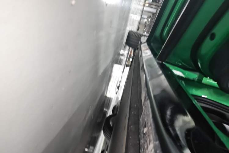 Used Xiaomi Auto YU7 2025 Ultra-Long Range High-Performance All-Wheel-Drive Max Edition Left Side Sill