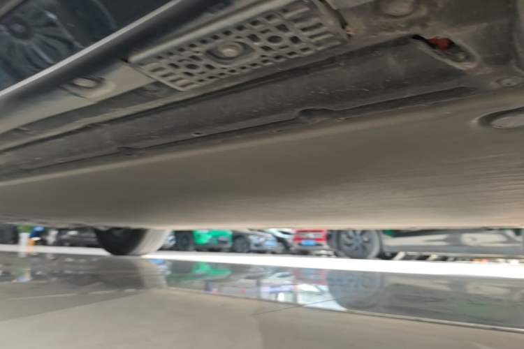 Used Xiaomi Auto YU7 2025 Ultra-Long Range Rear-Wheel Drive Version Left Side Sill