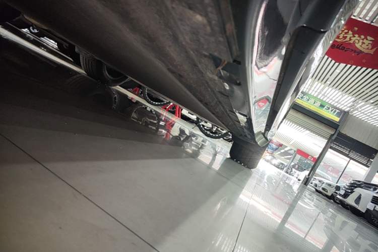 Used Xiaomi Auto YU7 2025 Ultra-Long Range Rear-Wheel Drive Version Left Side Sill