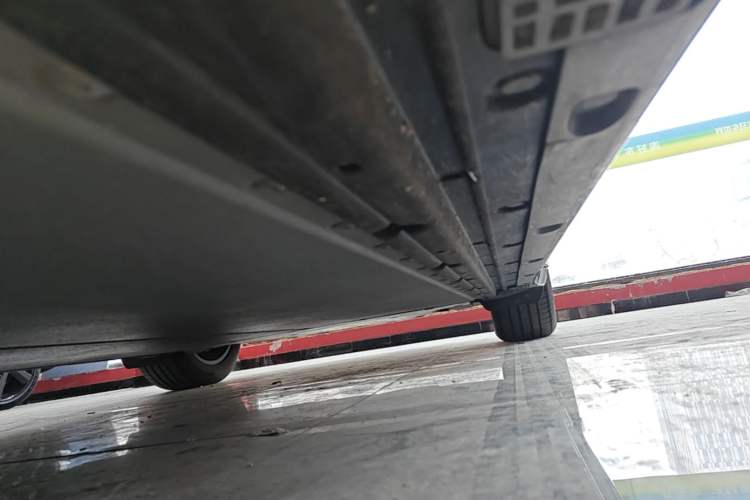 Used Xiaomi Auto YU7 2025 Ultra-Long Range All-Wheel Drive Pro Version Left Side Sill