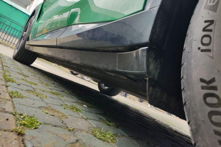 Used Xiaomi Auto YU7 2025 Ultra-Long Range All-Wheel Drive Pro Version Left Side Sill