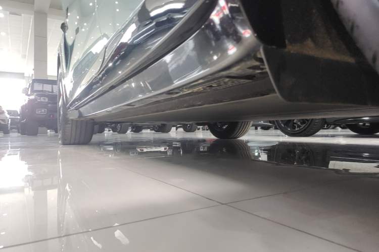 Used Xiaomi Auto YU7 2025 Ultra-Long Range Rear-Wheel Drive Version Left Side Sill