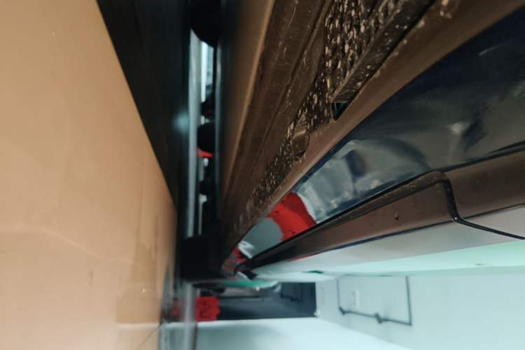Used Xiaomi Auto YU7 2025 Ultra-Long Range Rear-Wheel Drive Version Left Side Sill