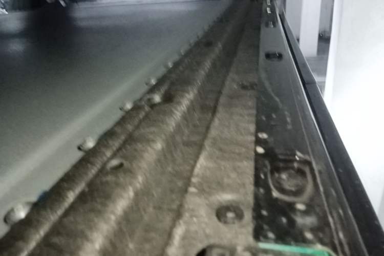 Used Xiaomi Auto YU7 2025 Ultra-Long Range High-Performance All-Wheel-Drive Max Edition Left Side Sill