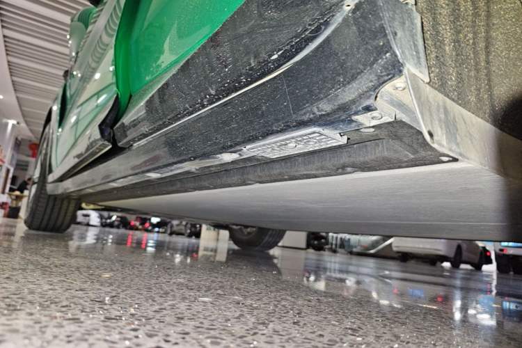 Used Xiaomi Auto YU7 2025 Ultra-Long Range Rear-Wheel Drive Version Left Side Sill