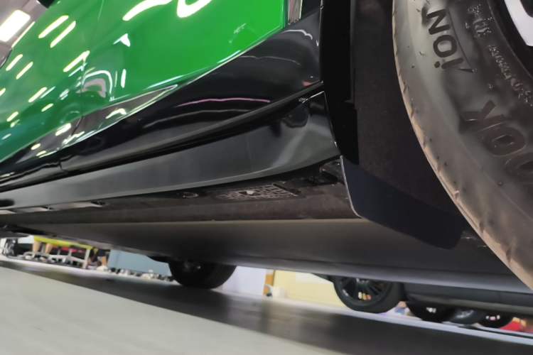 Used Xiaomi Auto YU7 2025 Ultra-Long Range Rear-Wheel Drive Version Left Side Sill