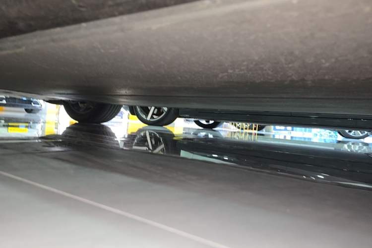 Used Xiaomi Auto YU7 2025 Ultra-Long Range Rear-Wheel Drive Version Left Side Sill