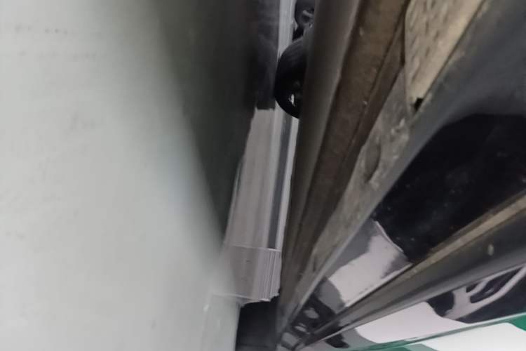 Used Xiaomi Auto YU7 2025 Ultra-Long Range High-Performance All-Wheel-Drive Max Edition Left Side Sill