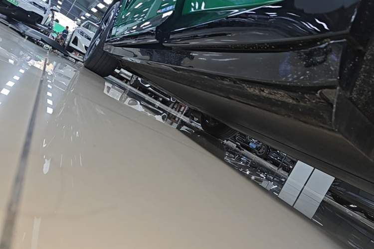 Used Xiaomi Auto YU7 2025 Ultra-Long Range Rear-Wheel Drive Version Left Side Sill