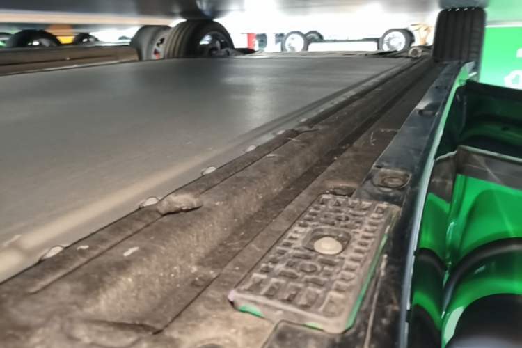 Used Xiaomi Auto YU7 2025 Ultra-Long Range High-Performance All-Wheel-Drive Max Edition Left Side Sill