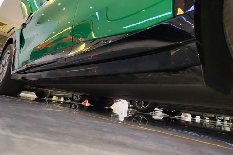 Used Xiaomi Auto YU7 2025 Ultra-Long Range Rear-Wheel Drive Version Left Side Sill