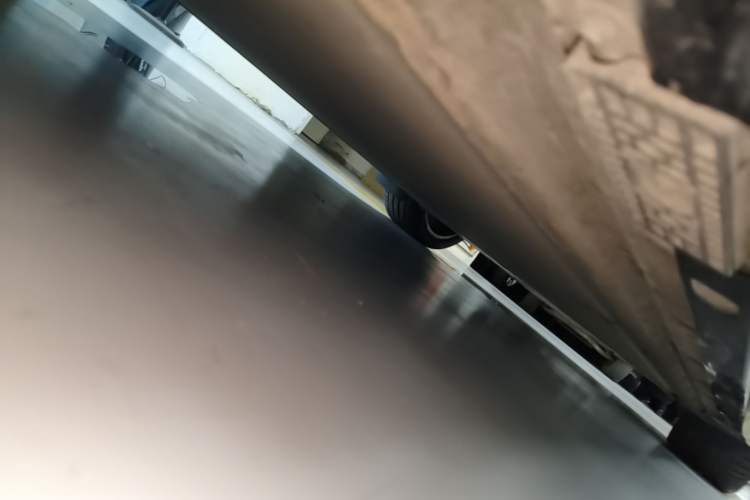 Used Xiaomi Auto YU7 2025 Ultra-Long Range High-Performance All-Wheel-Drive Max Edition Left Side Sill