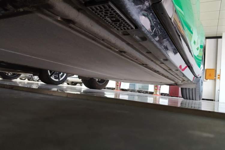 Used Xiaomi Auto YU7 2025 Ultra-Long Range Rear-Wheel Drive Version Left Side Sill