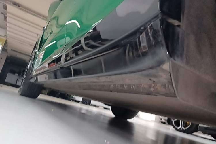 Used Xiaomi Auto YU7 2025 Ultra-Long Range Rear-Wheel Drive Version Left Side Sill