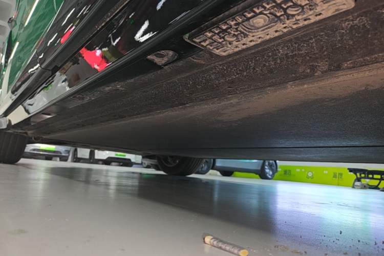 Used Xiaomi Auto YU7 2025 Ultra-Long Range Rear-Wheel Drive Version Left Side Sill
