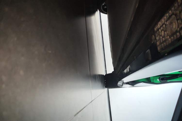 Used Xiaomi Auto YU7 2025 Ultra-Long Range High-Performance All-Wheel-Drive Max Edition Left Side Sill