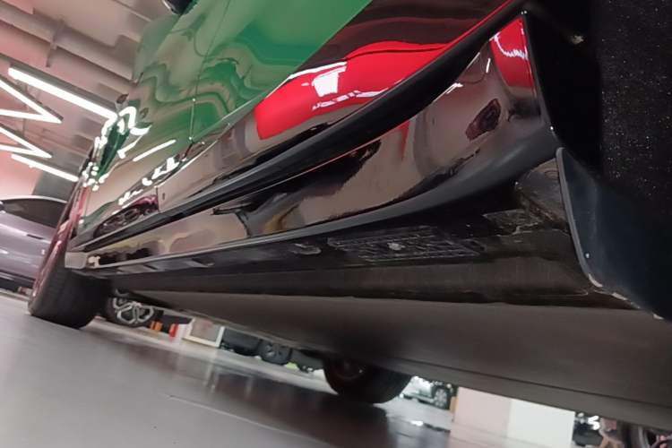 Used Xiaomi Auto YU7 2025 Ultra-Long Range Rear-Wheel Drive Version Left Side Sill