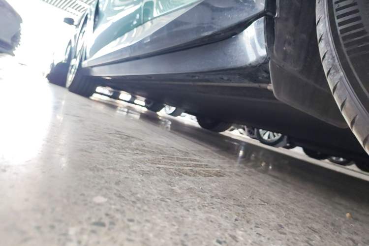 Used Xiaomi Auto YU7 2025 Ultra-Long Range High-Performance All-Wheel-Drive Max Edition Left Side Sill