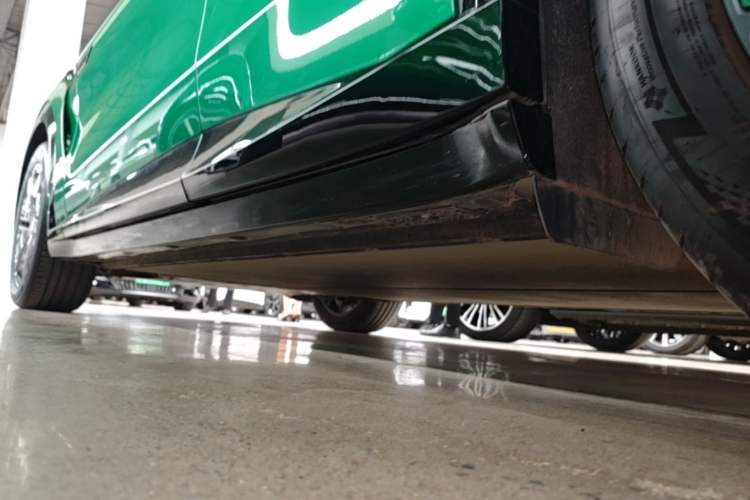 Used Xiaomi Auto YU7 2025 Ultra-Long Range Rear-Wheel Drive Version Left Side Sill