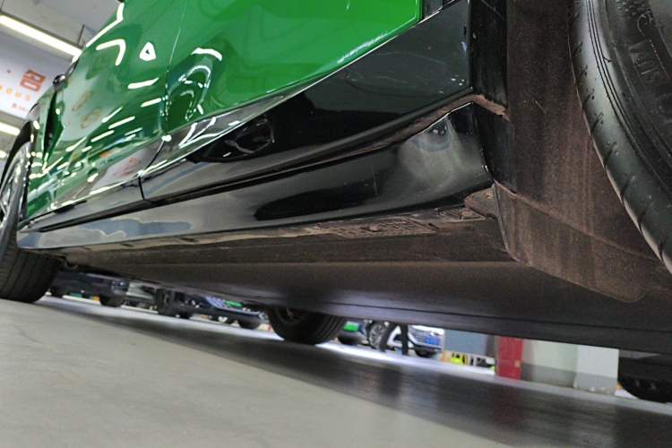 Used Xiaomi Auto YU7 2025 Ultra-Long Range Rear-Wheel Drive Version Left Side Sill
