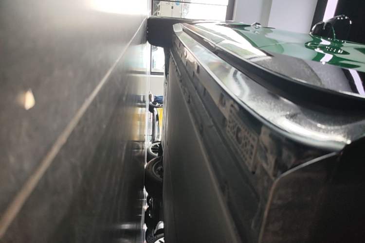 Used Xiaomi Auto YU7 2025 Ultra-Long Range Rear-Wheel Drive Version Left Side Sill