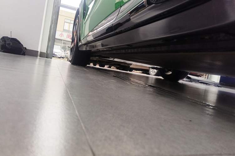 Used Xiaomi Auto YU7 2025 Ultra-Long Range High-Performance All-Wheel-Drive Max Edition Left Side Sill