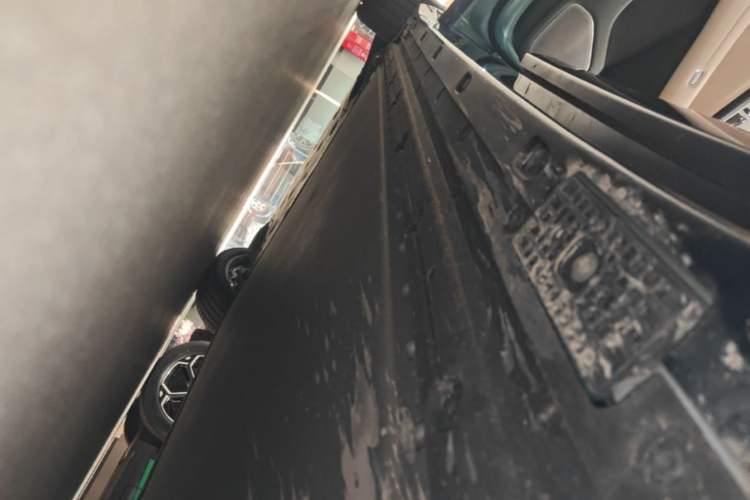 Used Xiaomi Auto YU7 2025 Ultra-Long Range High-Performance All-Wheel-Drive Max Edition Left Side Sill