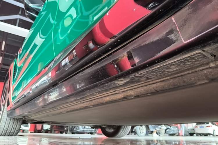 Used Xiaomi Auto YU7 2025 Ultra-Long Range High-Performance All-Wheel-Drive Max Edition Left Side Sill