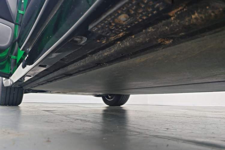 Used Xiaomi Auto YU7 2025 Ultra-Long Range Rear-Wheel Drive Version Left Side Sill