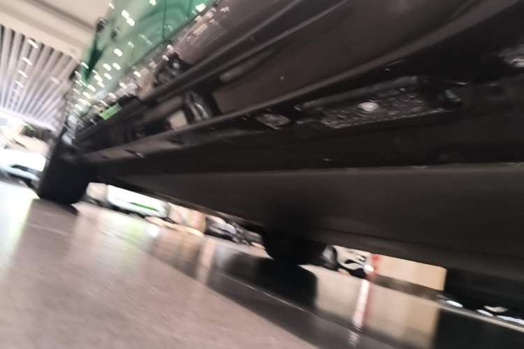 Used Xiaomi Auto YU7 2025 Ultra-Long Range Rear-Wheel Drive Version Left Side Sill