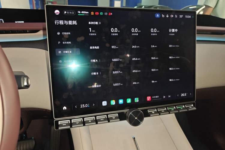 Used Xiaomi Auto YU7 2025 Ultra-Long Range High-Performance All-Wheel-Drive Max Edition Odometer Close Up